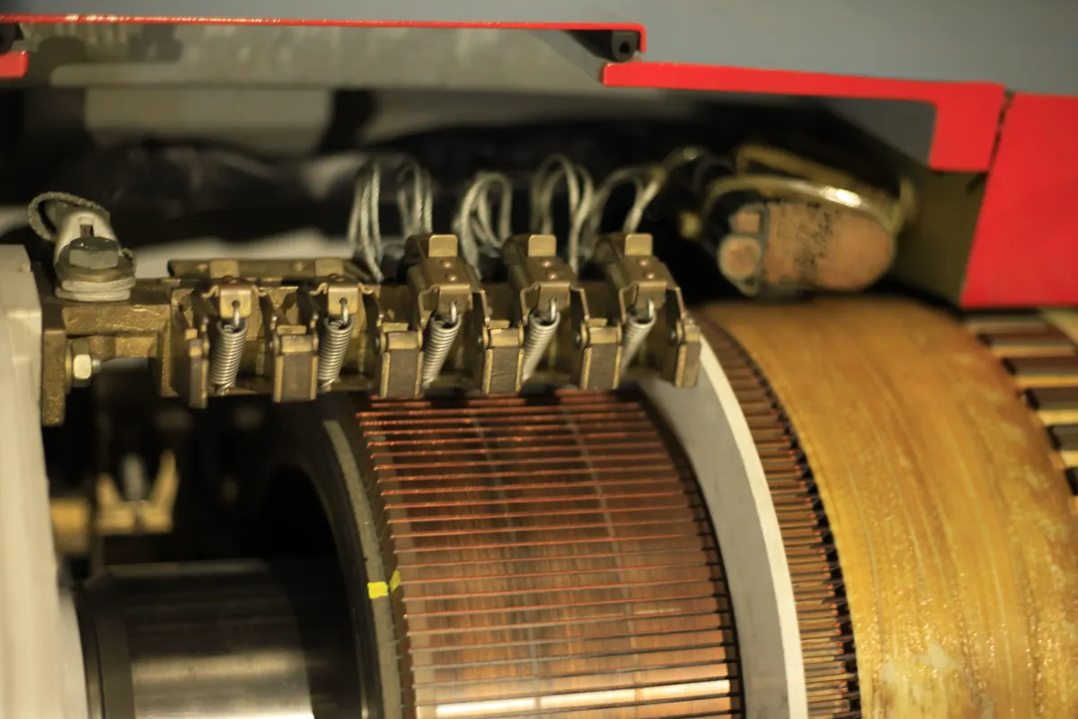 DC motor commutator closeup showing brushes